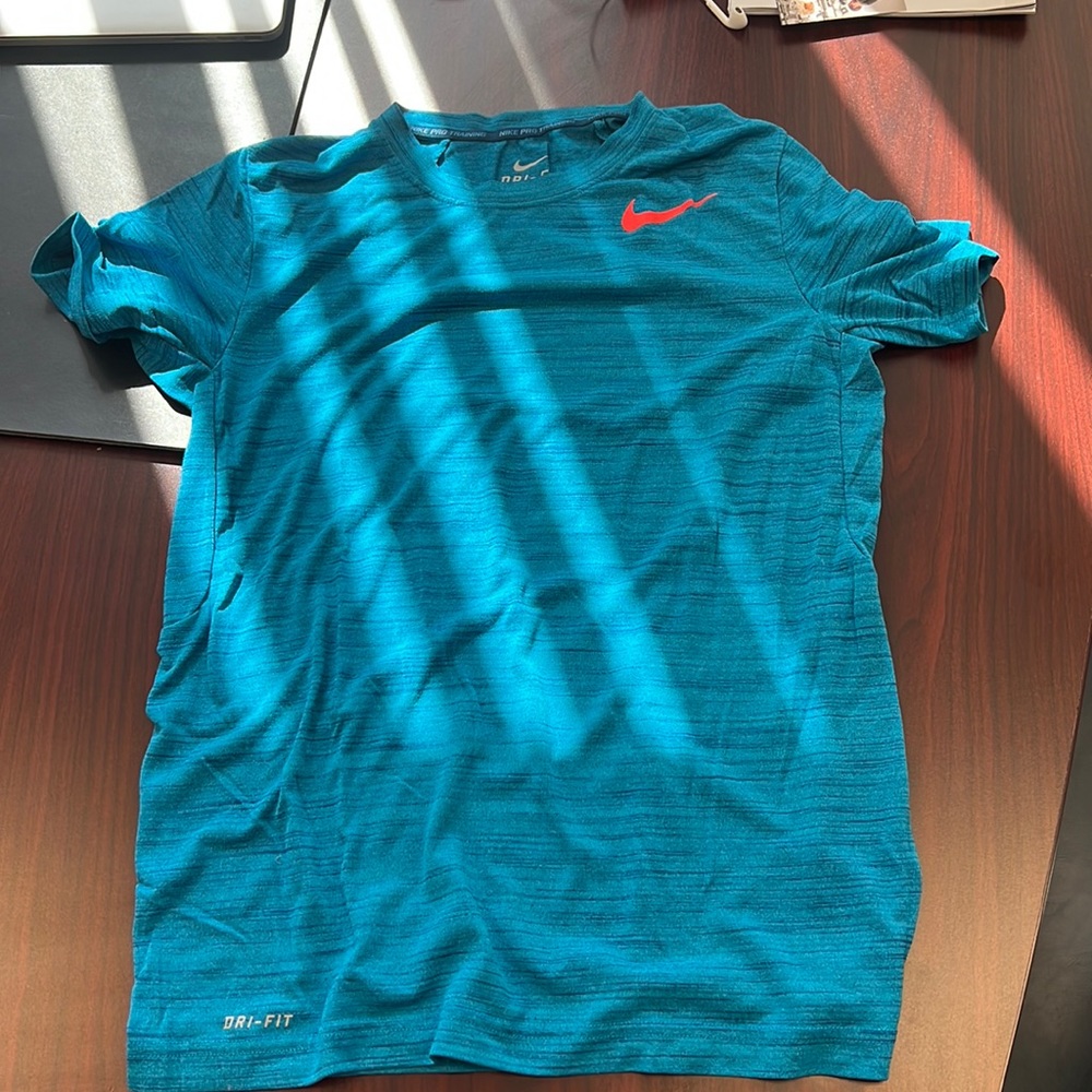 Nike men’s medium dri fit shirt
